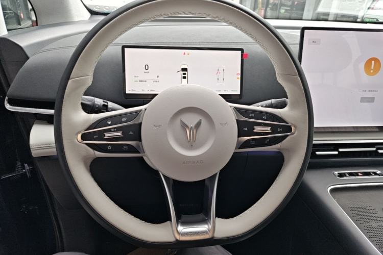 Used VOYAH Dream 2025 PHEV Four-Wheel-Drive Flagship Kunpeng Edition Steering Wheel