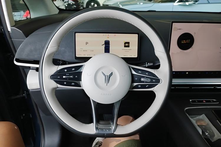Used VOYAH Dream 2025 PHEV Four-Wheel-Drive Flagship Kunpeng Edition Steering Wheel