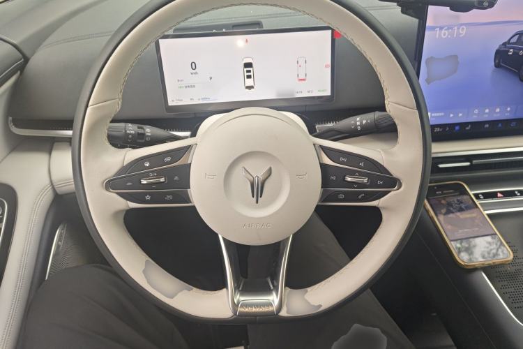 Used VOYAH Dream 2025 PHEV Four-Wheel Drive Prestige Kunpeng Edition Steering Wheel