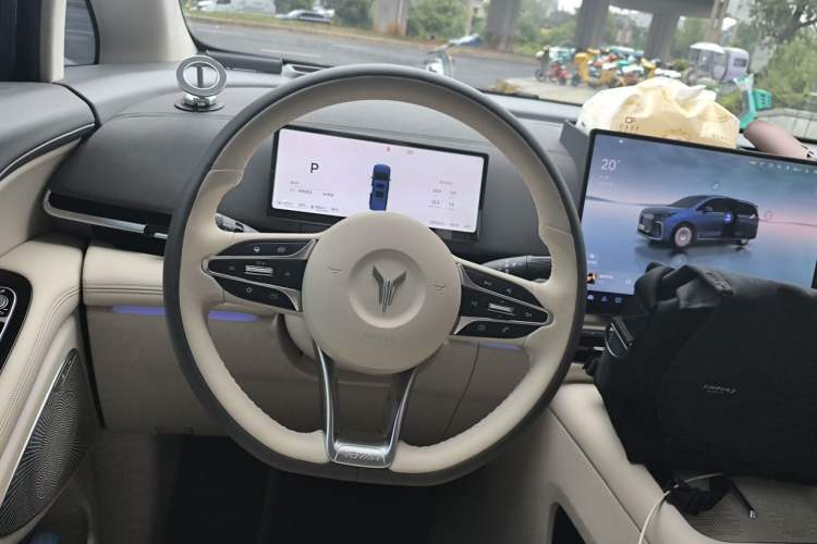Used VOYAH Dream 2025 PHEV Four-Wheel-Drive Flagship Kunpeng Edition Steering Wheel