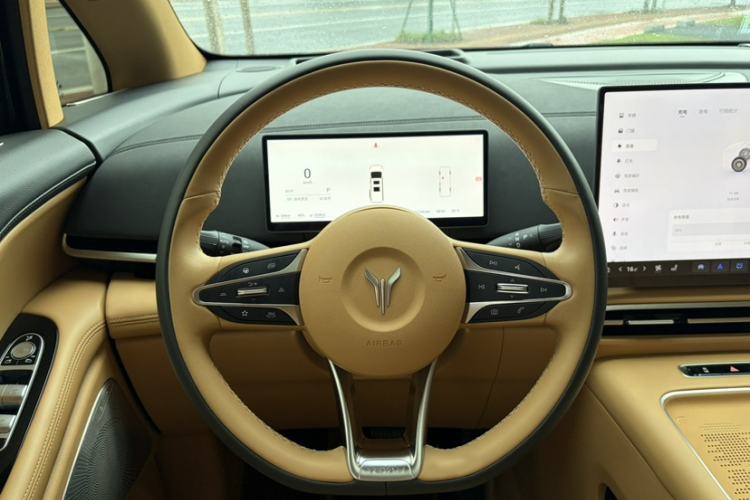 Used VOYAH Dream 2025 PHEV Four-Wheel Drive Prestige Kunpeng Edition Steering Wheel