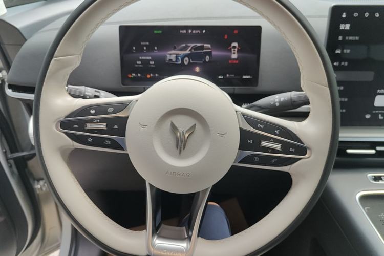 Used VOYAH Dream 2025 PHEV Four-Wheel-Drive Flagship Version – Qiankun Edition Steering Wheel