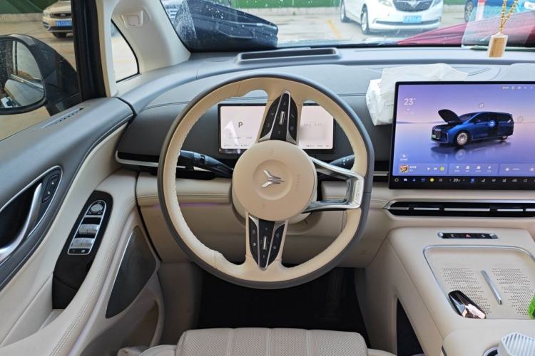 Used VOYAH Dream 2025 PHEV Four-Wheel Drive Prestige Kunpeng Edition Steering Wheel