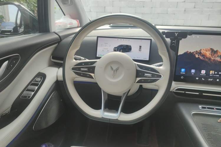 Used VOYAH Dream 2025 PHEV Four-Wheel-Drive Flagship Version – Qiankun Edition Steering Wheel