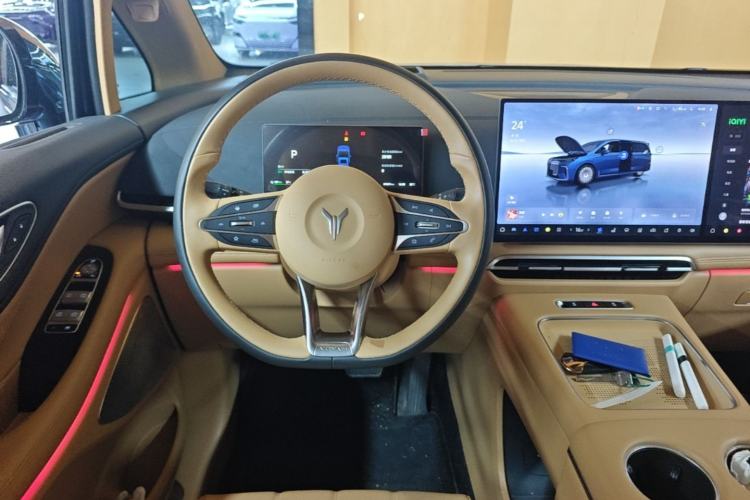 Used VOYAH Dream 2025 PHEV Four-Wheel Drive Prestige Kunpeng Edition Steering Wheel
