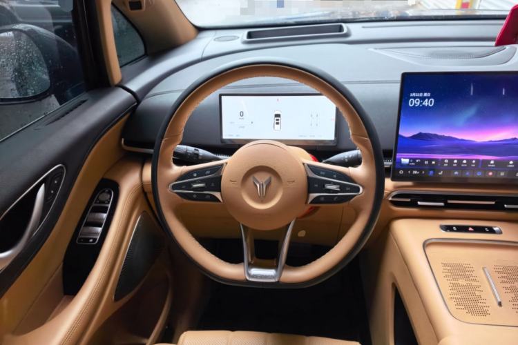 Used VOYAH Dream 2025 EV Four-Wheel Drive Prestige Kunpeng Edition Steering Wheel