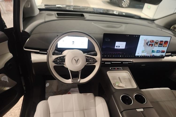 Used VOYAH Dream 2025 PHEV Four-Wheel Drive Prestige Kunpeng Edition Steering Wheel