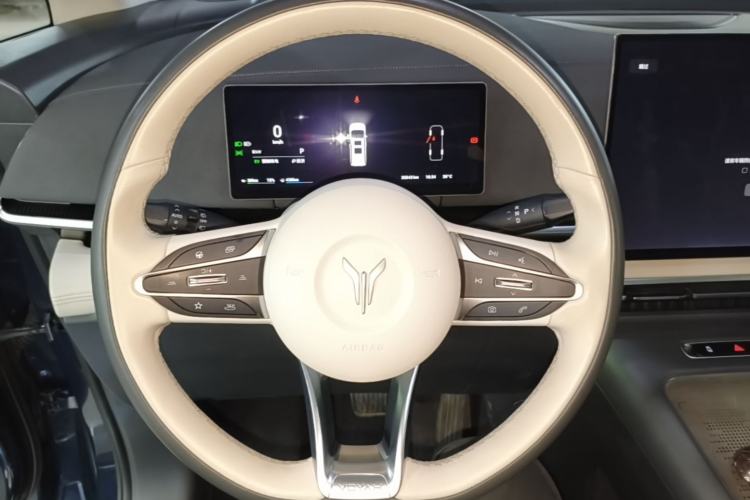 Used VOYAH Dream 2025 PHEV Four-Wheel-Drive Flagship Kunpeng Edition Steering Wheel