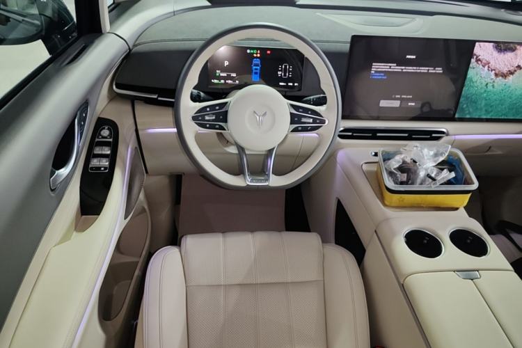 Used VOYAH Dream 2025 PHEV Four-Wheel Drive Prestige Kunpeng Edition Steering Wheel