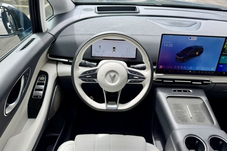 Used VOYAH Dream 2025 PHEV Four-Wheel-Drive Flagship Kunpeng Edition Steering Wheel