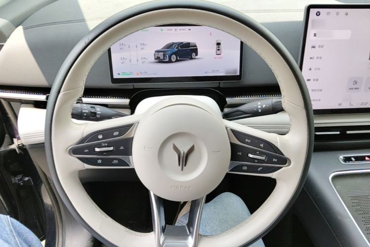 Used VOYAH Dream 2025 PHEV Four-Wheel Drive Prestige Qiankun Edition Steering Wheel