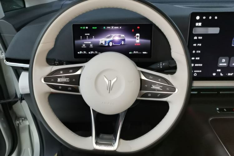 Used VOYAH Dream 2025 PHEV Four-Wheel-Drive Flagship Version – Qiankun Edition Steering Wheel