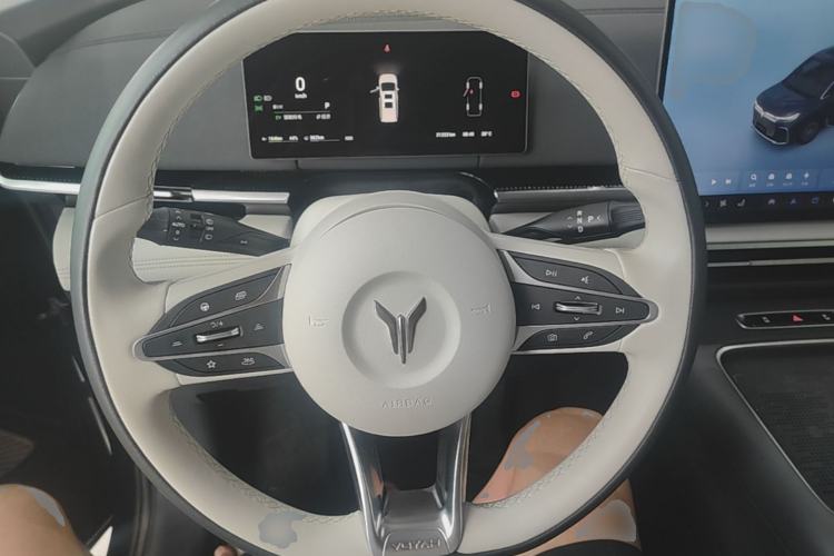 Used VOYAH Dream 2025 PHEV Four-Wheel-Drive Flagship Kunpeng Edition Steering Wheel