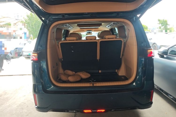 Used VOYAH Dream 2025 PHEV Four-Wheel-Drive Flagship Kunpeng Edition Trunk
