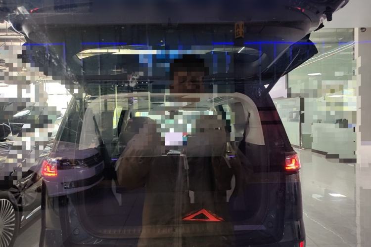 Used VOYAH Dream 2025 PHEV Four-Wheel-Drive Flagship Kunpeng Edition Trunk