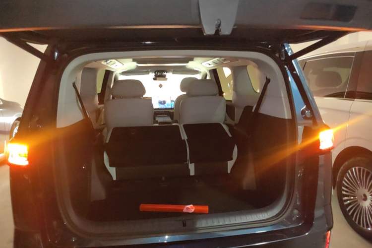 Used VOYAH Dream 2025 PHEV Four-Wheel-Drive Flagship Kunpeng Edition Trunk