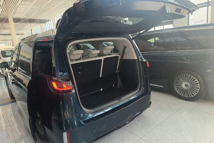 Used VOYAH Dream 2025 PHEV Four-Wheel-Drive Flagship Kunpeng Edition Trunk