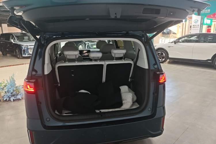 Used VOYAH Dream 2025 PHEV Four-Wheel-Drive Flagship Version – Qiankun Edition Trunk