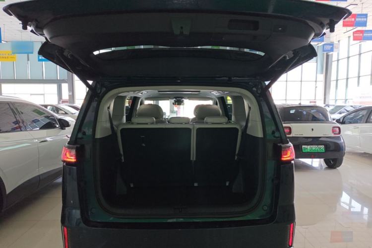 Used VOYAH Dream 2025 PHEV Four-Wheel-Drive Flagship Kunpeng Edition Trunk