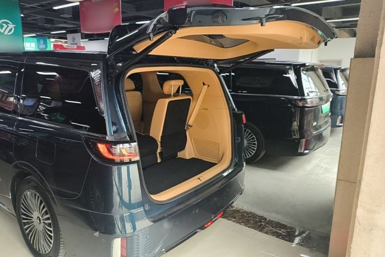 Used VOYAH Dream 2025 PHEV Four-Wheel-Drive Flagship Kunpeng Edition Trunk