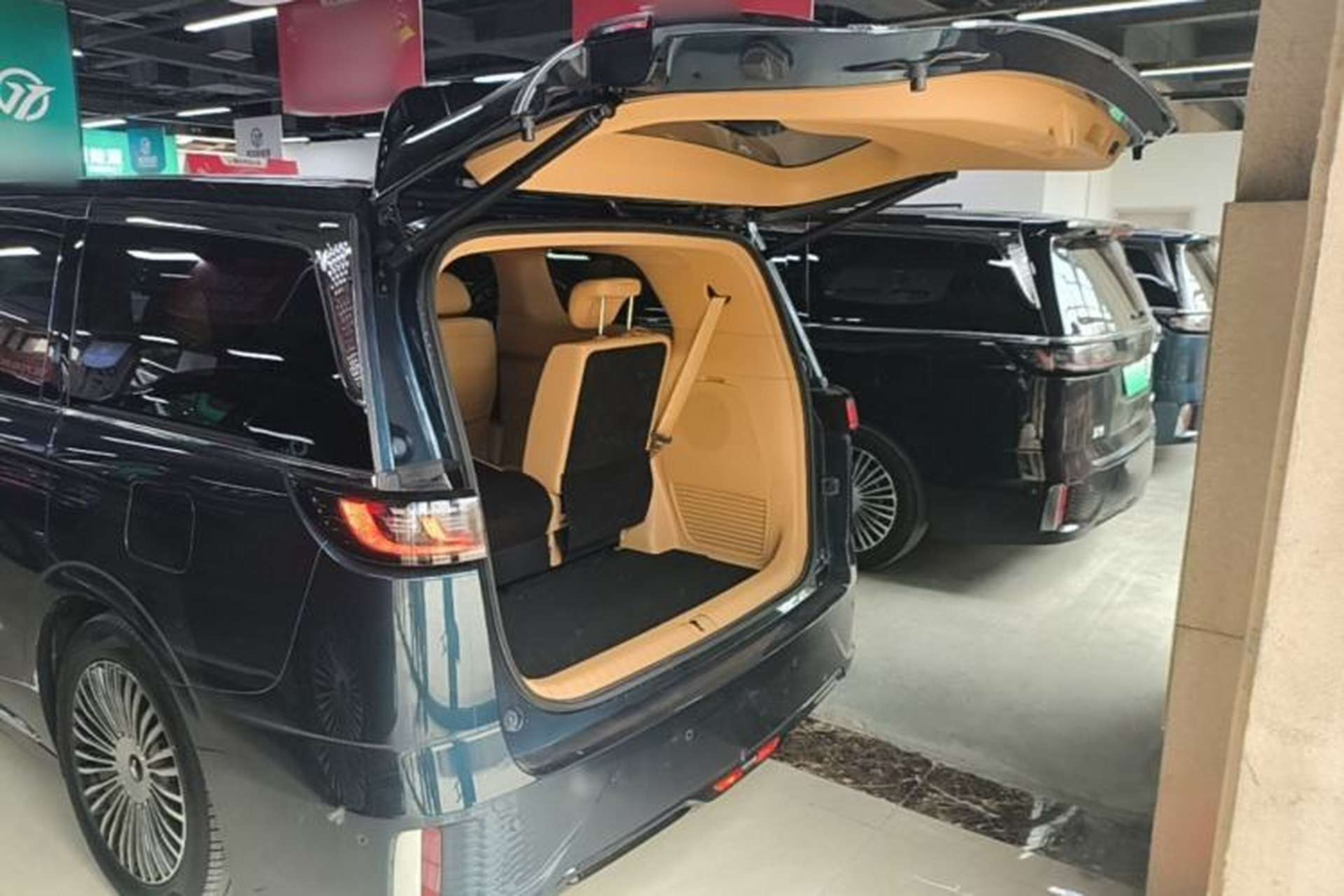 Used VOYAH Dream 2025 PHEV Four-Wheel-Drive Flagship Kunpeng Edition Trunk