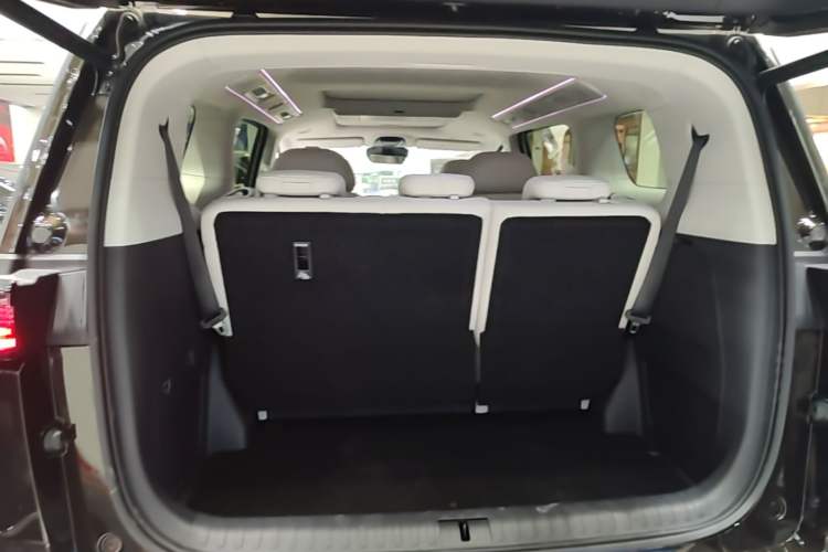 Used VOYAH Dream 2025 PHEV Four-Wheel-Drive Flagship Version – Qiankun Edition Trunk