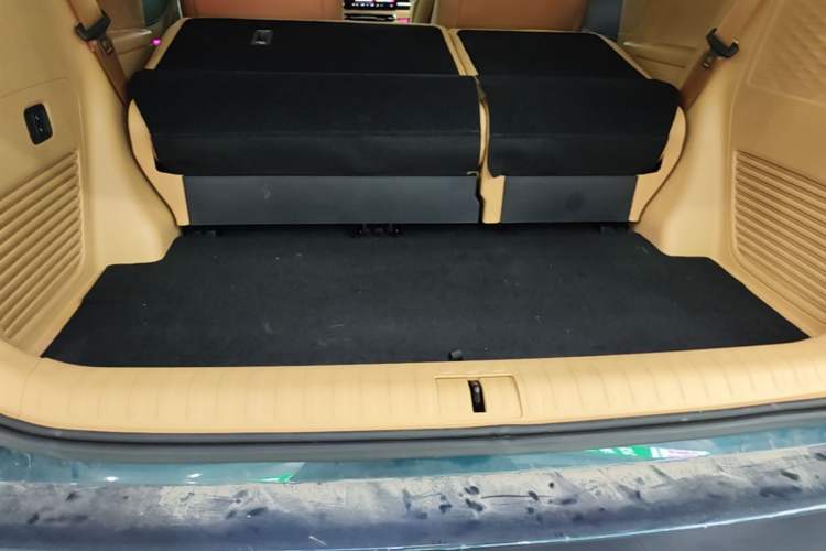 Used VOYAH Dream 2025 EV Four-Wheel Drive Prestige Qiankun Edition Trunk