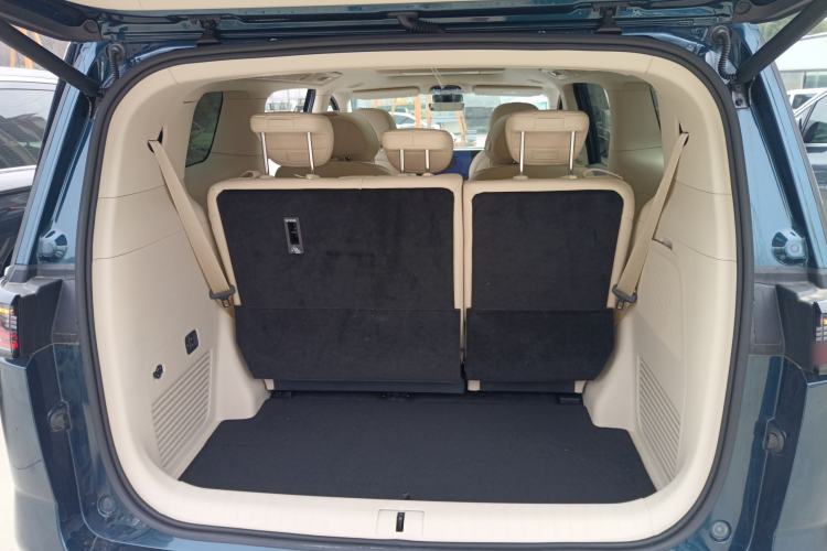 Used VOYAH Dream 2025 EV Four-Wheel Drive Flagship Kunpeng Edition Trunk