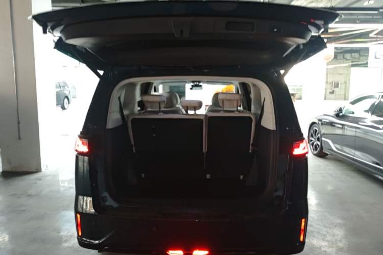 Used VOYAH Dream 2025 PHEV Four-Wheel-Drive Flagship Kunpeng Edition Trunk