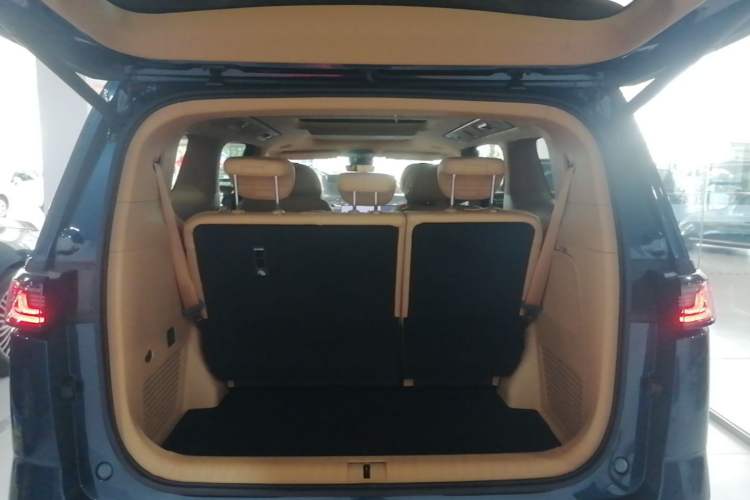 Used VOYAH Dream 2025 PHEV Four-Wheel-Drive Flagship Kunpeng Edition Trunk