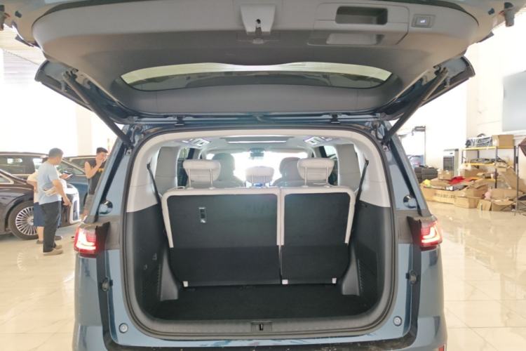 Used VOYAH Dream 2025 PHEV Four-Wheel-Drive Flagship Kunpeng Edition Trunk