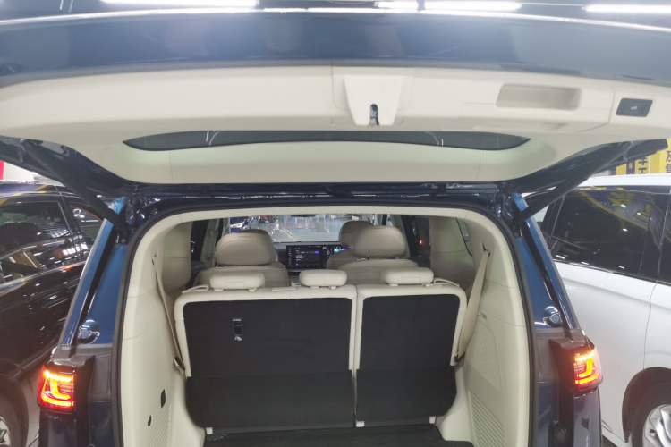 Used VOYAH Dream 2025 PHEV Four-Wheel-Drive Flagship Kunpeng Edition Trunk