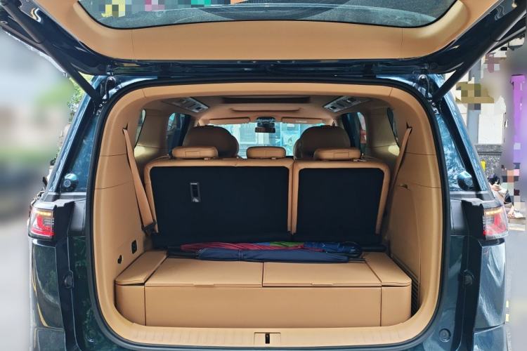 Used VOYAH Dream 2025 PHEV Four-Wheel Drive Excellence Kunpeng Edition Trunk