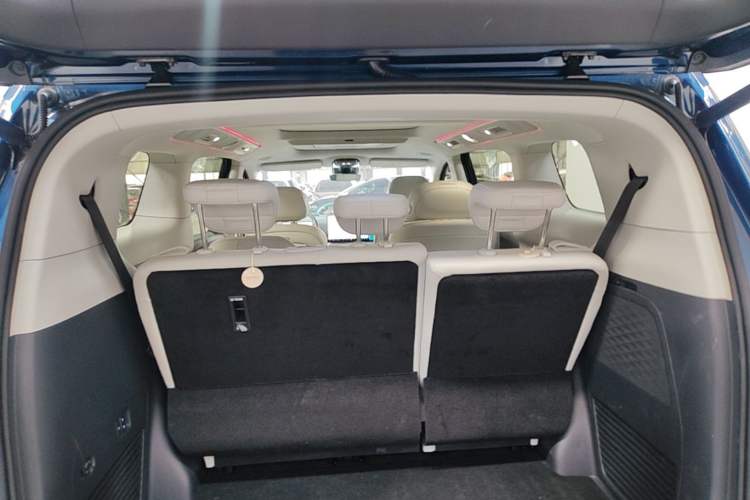 Used VOYAH Dream 2025 PHEV Four-Wheel-Drive Flagship Kunpeng Edition Trunk