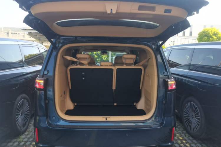 Used VOYAH Dream 2025 PHEV Four-Wheel-Drive Flagship Kunpeng Edition Trunk
