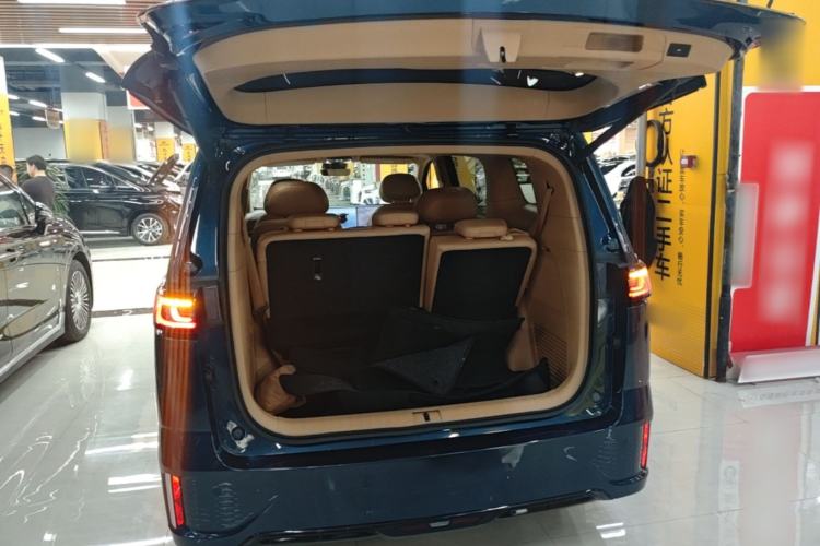 Used VOYAH Dream 2025 PHEV Four-Wheel-Drive Flagship Kunpeng Edition Trunk
