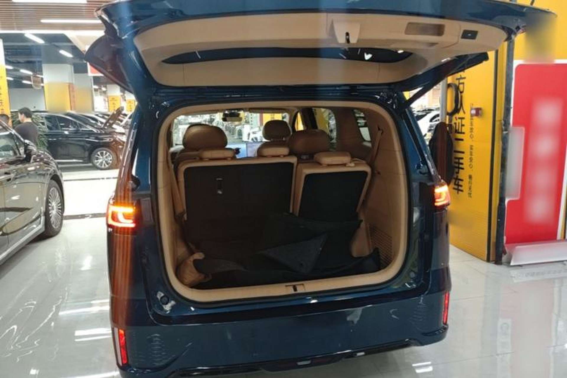 Used VOYAH Dream 2025 PHEV Four-Wheel-Drive Flagship Kunpeng Edition Trunk