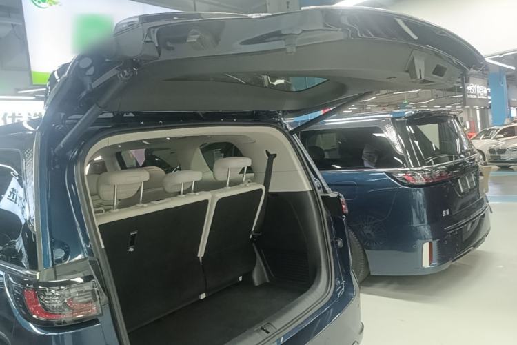 Used VOYAH Dream 2025 PHEV Four-Wheel-Drive Flagship Kunpeng Edition Trunk