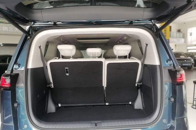 Used VOYAH Dream 2025 PHEV Four-Wheel-Drive Flagship Version – Qiankun Edition Trunk