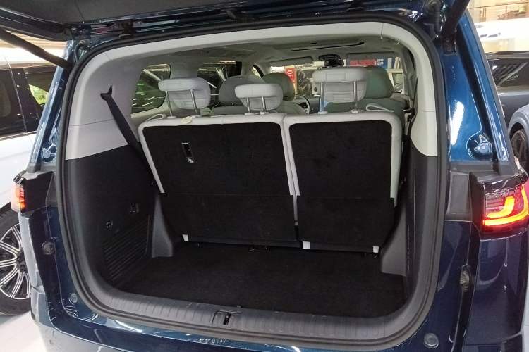 Used VOYAH Dream 2025 PHEV Four-Wheel-Drive Flagship Kunpeng Edition Trunk
