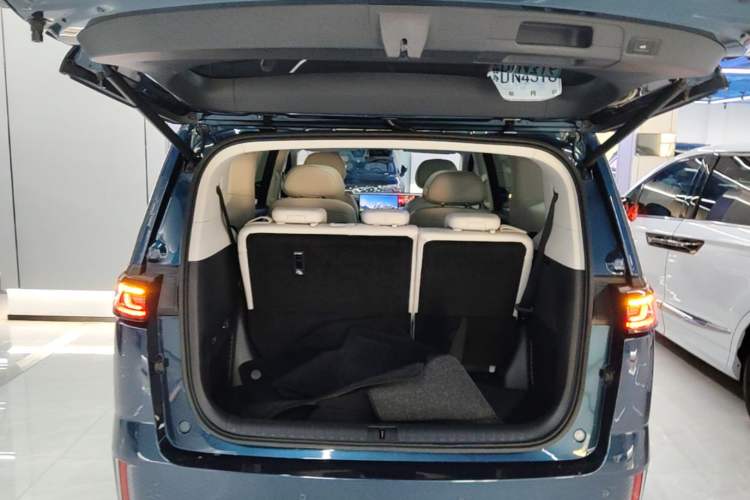 Used VOYAH Dream 2025 PHEV Four-Wheel-Drive Flagship Kunpeng Edition Trunk