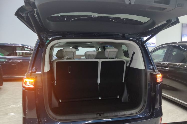 Used VOYAH Dream 2025 PHEV Four-Wheel-Drive Flagship Kunpeng Edition Trunk