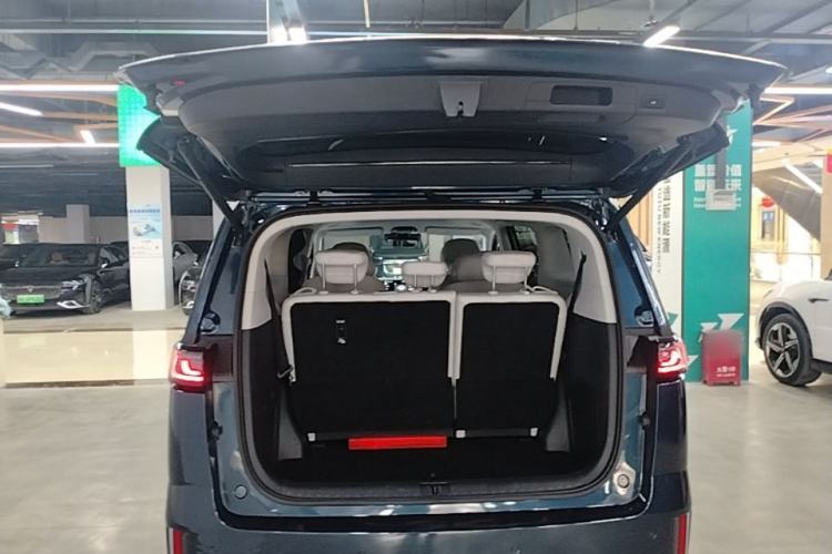 Used VOYAH Dream 2025 EV Four-Wheel Drive Flagship Kunpeng Edition Trunk