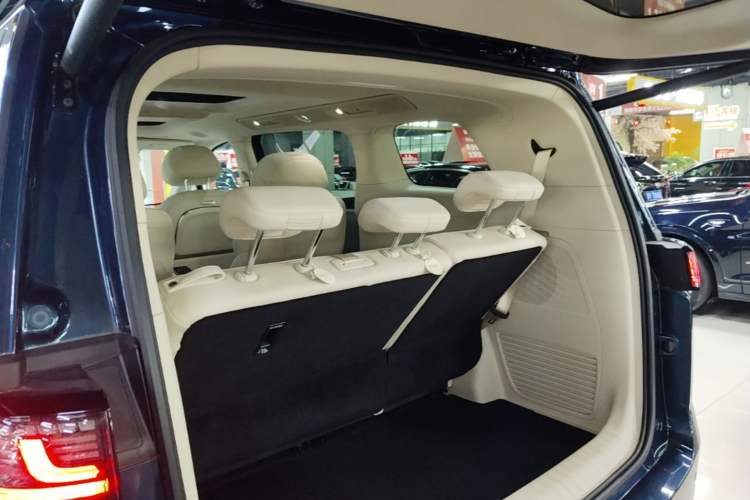 Used VOYAH Dream 2025 PHEV Four-Wheel-Drive Flagship Kunpeng Edition Trunk