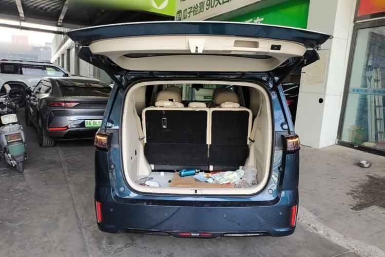 Used VOYAH Dream 2025 PHEV Four-Wheel-Drive Flagship Kunpeng Edition Trunk