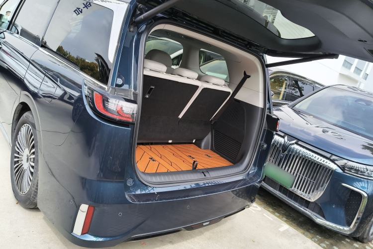 Used VOYAH Dream 2025 PHEV Four-Wheel-Drive Flagship Kunpeng Edition Trunk