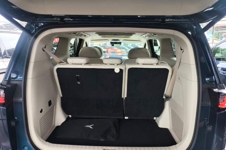 Used VOYAH Dream 2025 PHEV Four-Wheel-Drive Flagship Version – Qiankun Edition Trunk