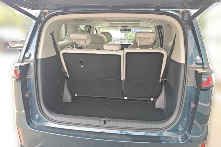 Used VOYAH Dream 2025 PHEV Four-Wheel-Drive Flagship Version – Qiankun Edition Trunk