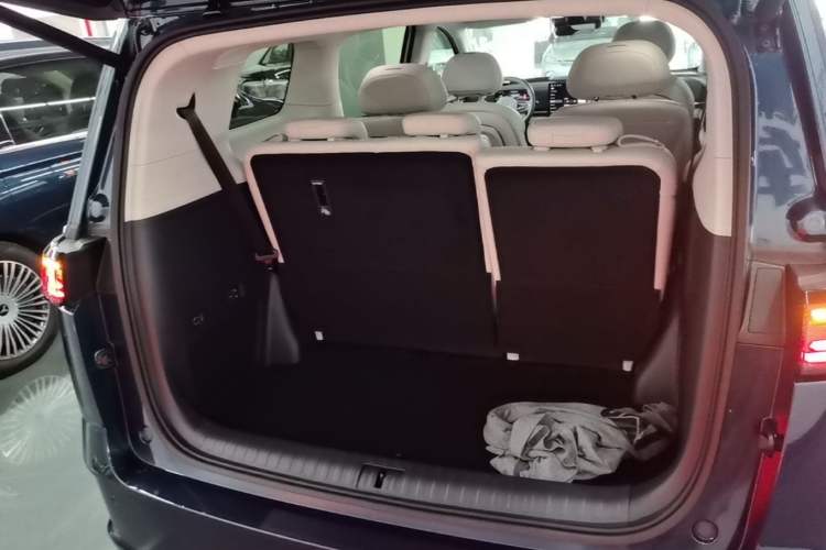 Used VOYAH Dream 2025 EV Four-Wheel-Drive Flagship Qiankun Version Trunk