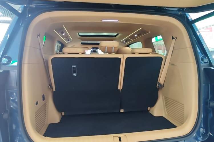 Used VOYAH Dream 2025 PHEV Four-Wheel-Drive Flagship Kunpeng Edition Trunk